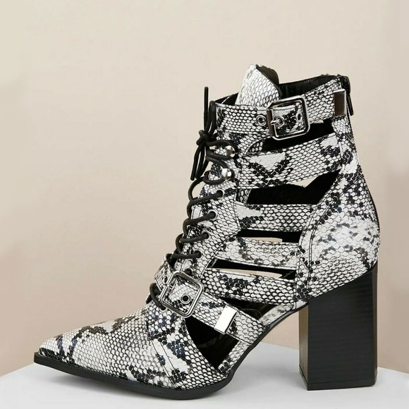 SZ 6๐ฅ Snake Lace Up Cut-Out Combat Ankle Booties - Picture 2 of 5